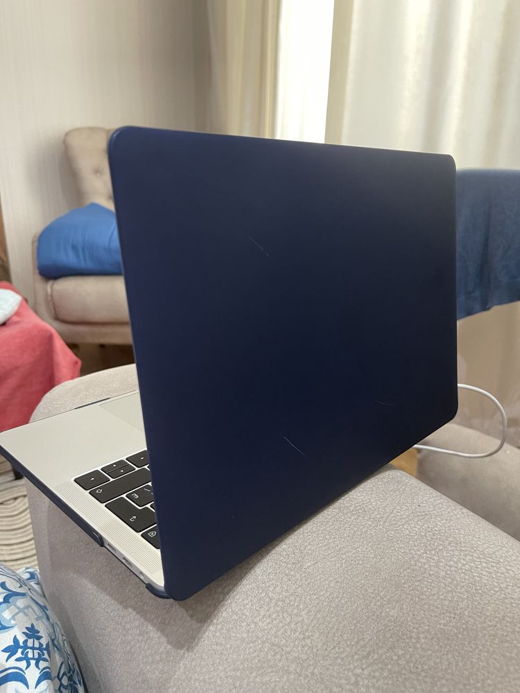 Продам Macbook Pro 13’ 2018