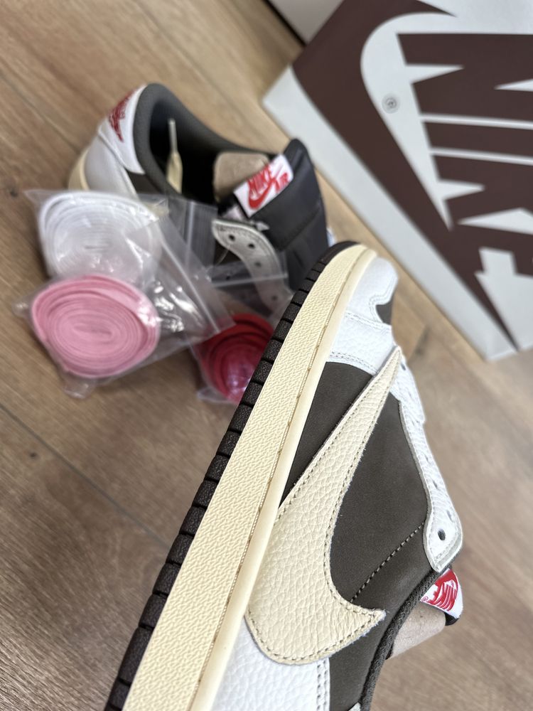 Jordan 1 low Reverse Mocha x Travis Scott Marimi 36-47.5 in stoc acum