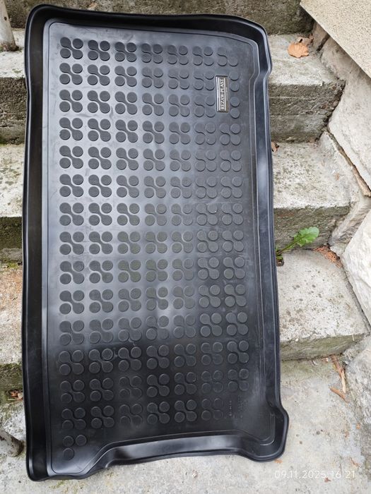 Фиат 500 хибрид гумени стелки 4бр. и стелка за багажник
