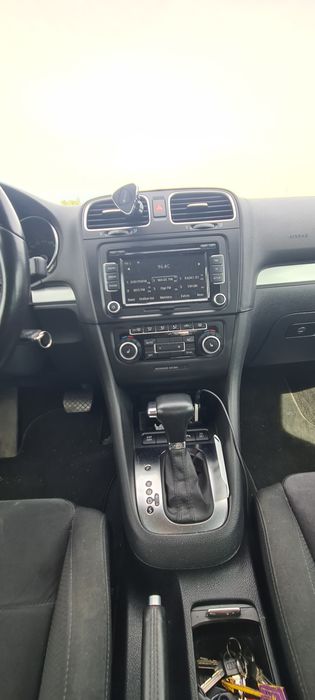VW Golf 6 1.4 TSI Automat
-comentezi volane și padele
-Sen