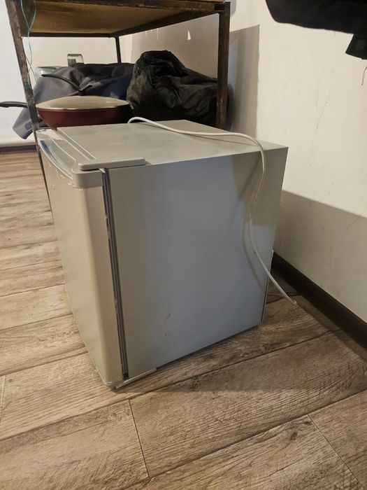 Мини холодильник срочна продам