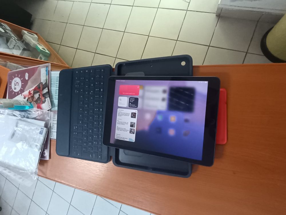 Ipad seria 9 cu husa inclusa