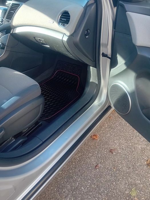 Vand  Schimb cu moto  Chevrolet Cruze  Benzină Automat / 2009