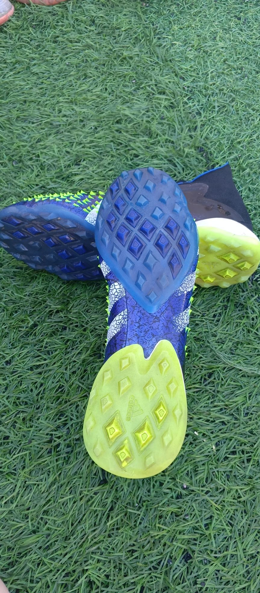 Продаю сороконожки adidas predator