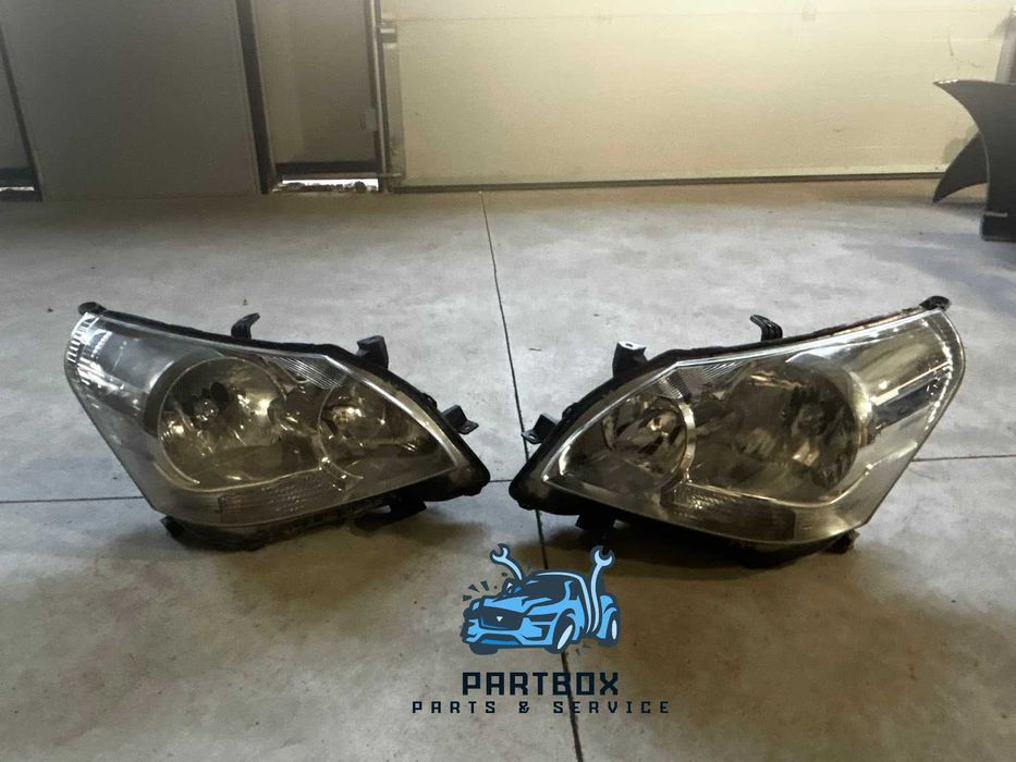 Фарове Toyota Verso 2010