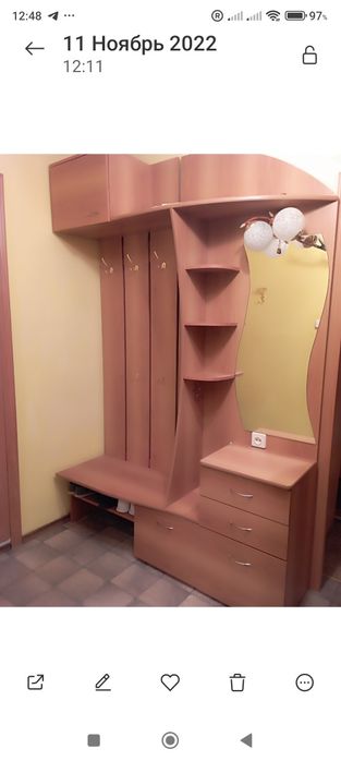 Шкаф в прихожку с вешалками