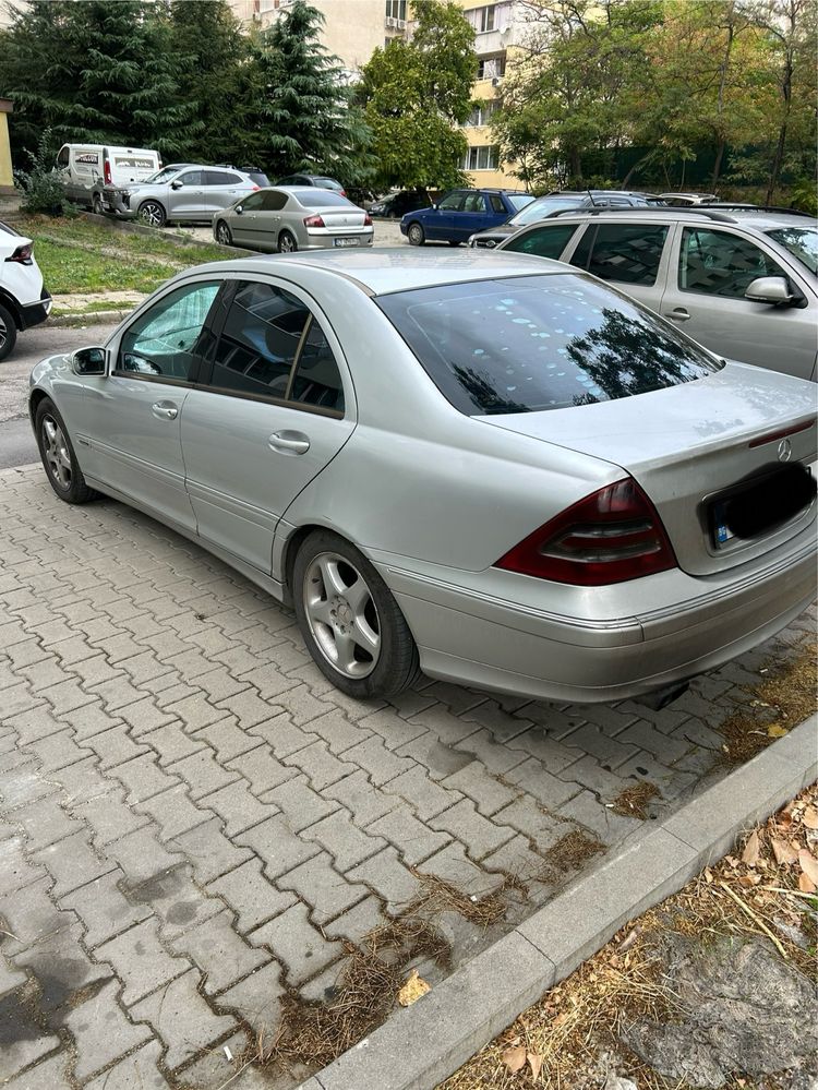 Mercedes    C 220.
