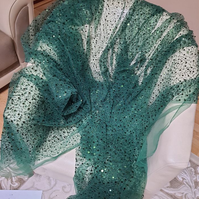 Tulle accesorizat cu paiete si margele, 460 × 160 cm