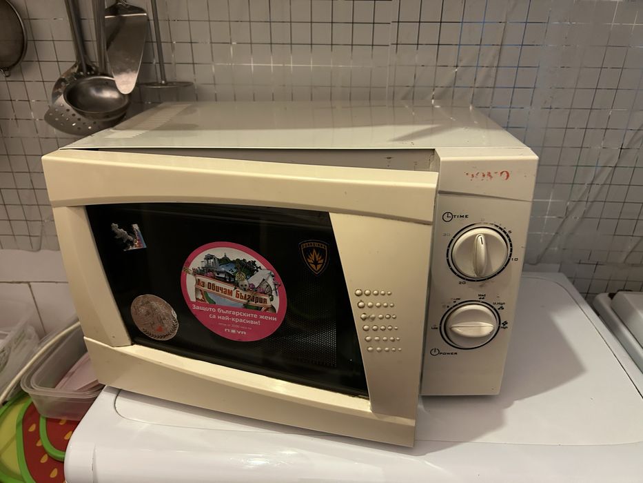 Продавам микровълнова Домо без забежки