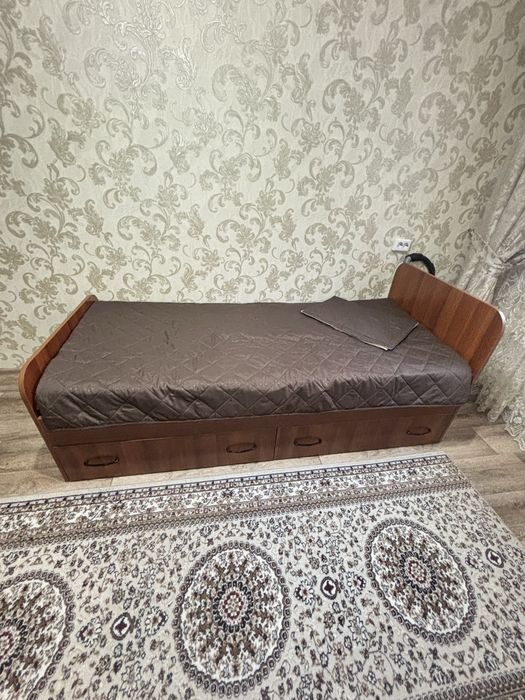 Продам кровать с матрасом, кровати меньше года в отличном состоянии