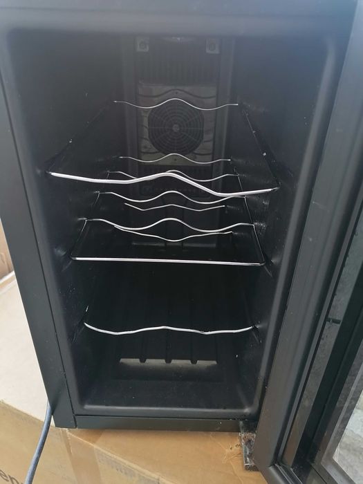 Витрина за охлаждане на вино