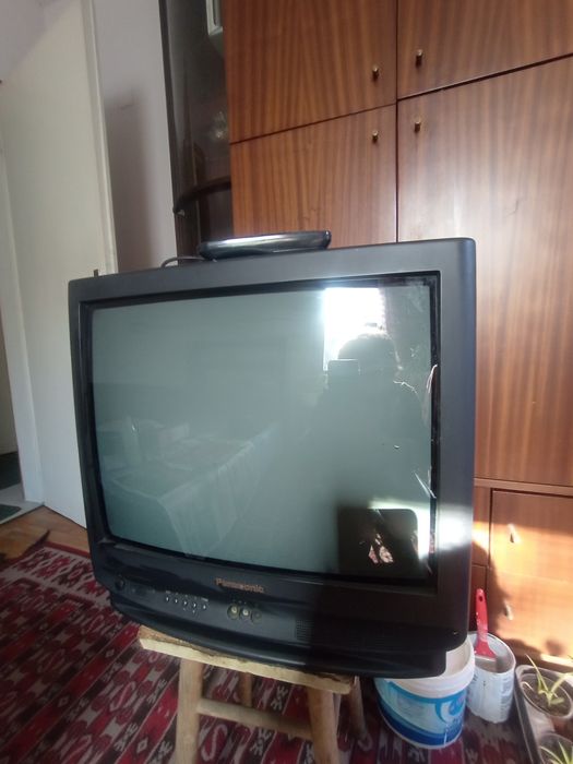 Стар телевизор работи