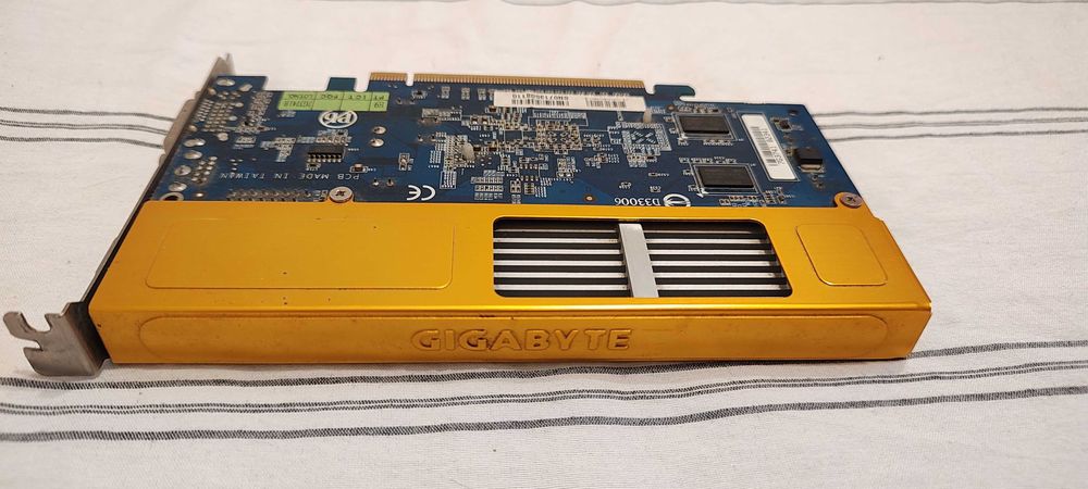 Vand placa video MSI Model V279 si p.v Gigabyte NVIDIA GeForce 7300 GS