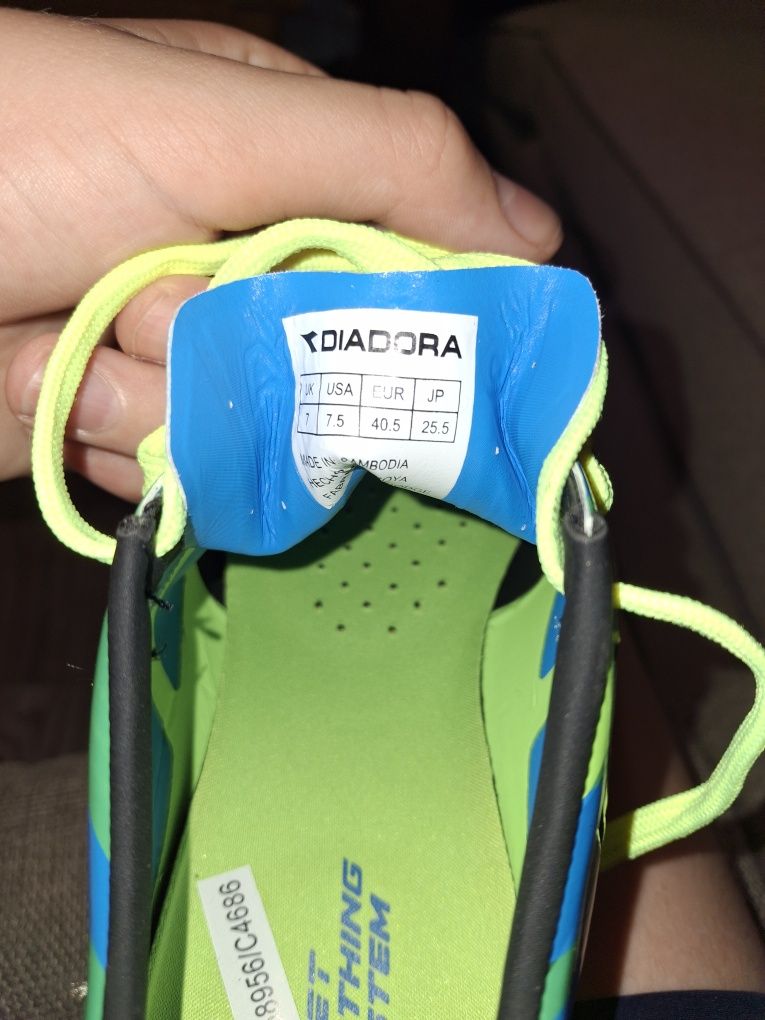 Футболни обувки DIADORA
