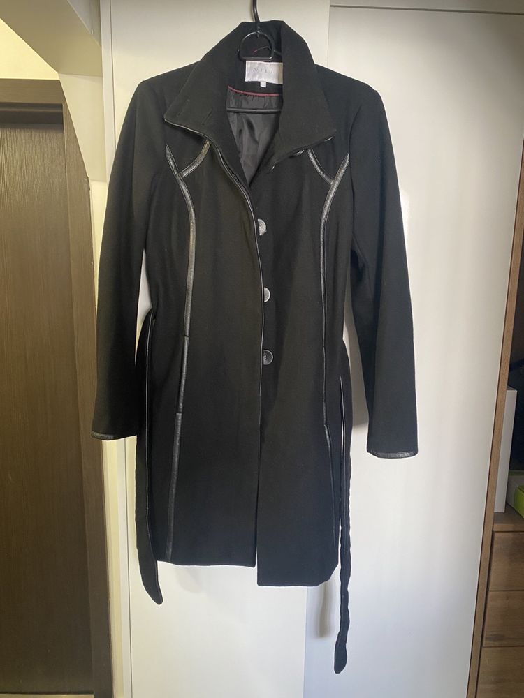 Черно палто с кожени елементи