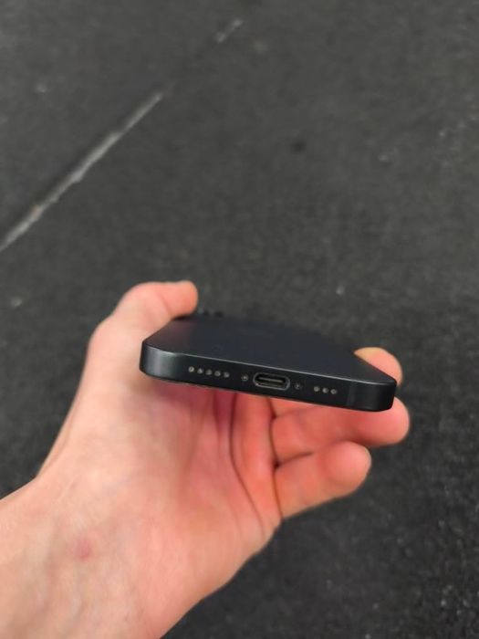 Vand iphone 16e 100% bateria