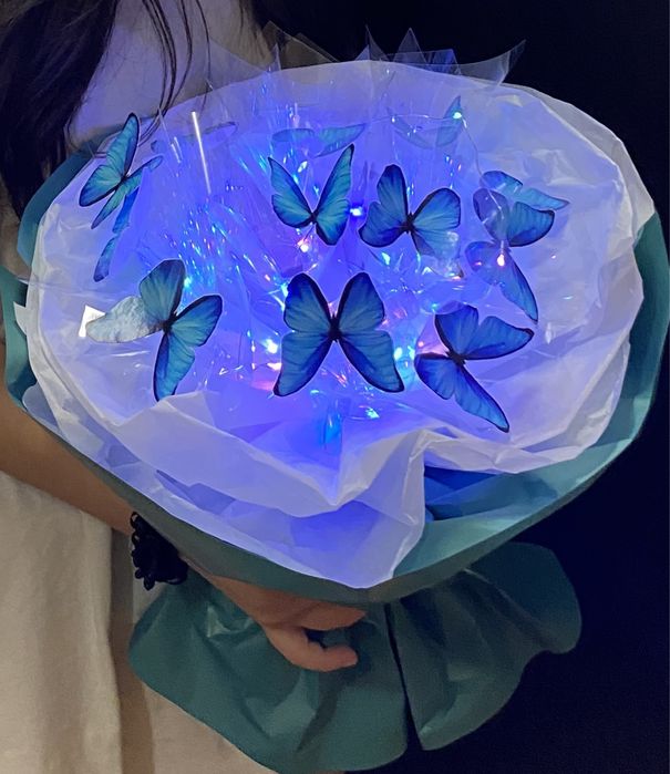 Букет светящих бабочек