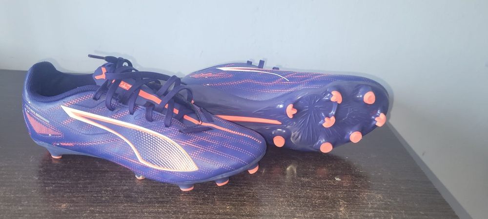Ghete de fotbal Puma.