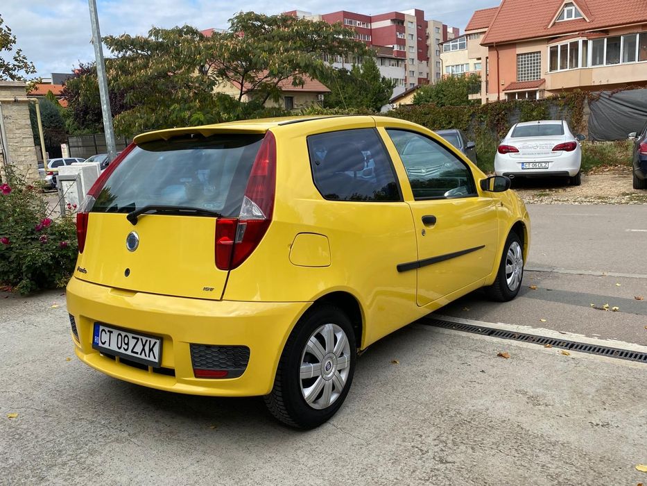 Okazie Fiat punto Facelift Economic An 2006 /1.3 benzină 
. An fabric