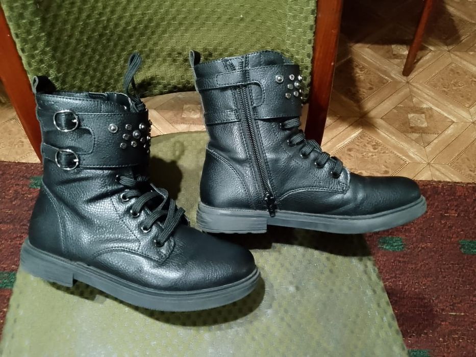 Продам Ботинки женские