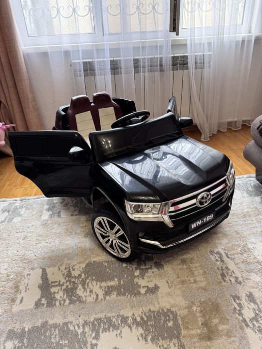 Продам машинку детскаю