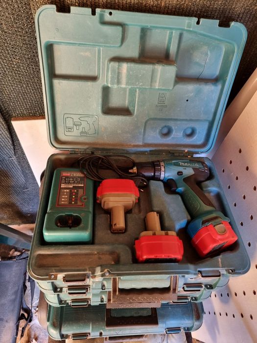 Makita cu motor nou + 3 acumulatori + încărcător