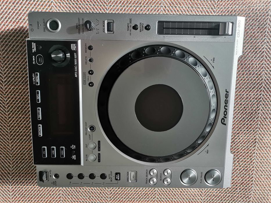 Комплект DJ плеъри Pioneer CDJ 850 с оригиналните кутии