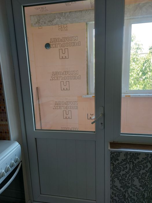 Продам пластиковое окно и дверь