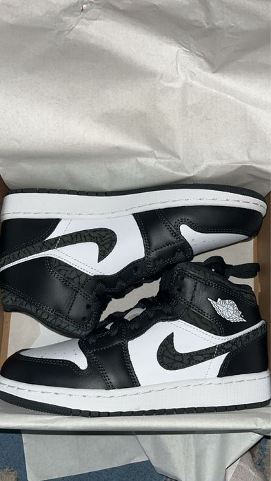 Air Jordan 1 Mid SE
