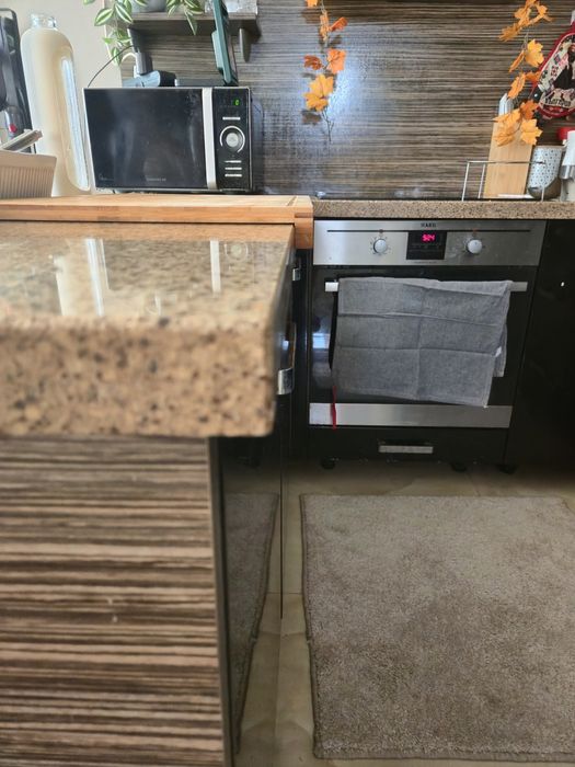 Кухня Хладилник Печка Абсорбатор Котлон Технически камък Мивка