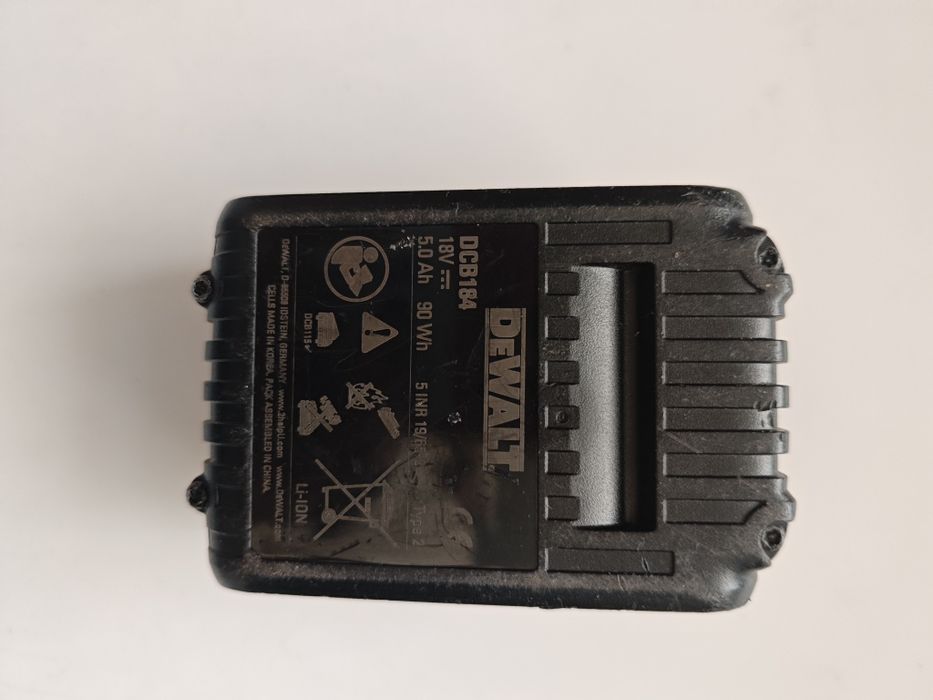 Литиево-йонната батерия DeWALT DCB184 XR 5ah 5ач