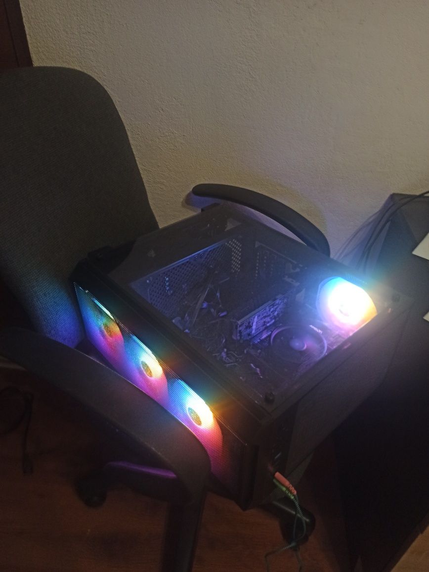 Компютър amd rayzen 5 3600 gtx 1650 low profile 8гб рам