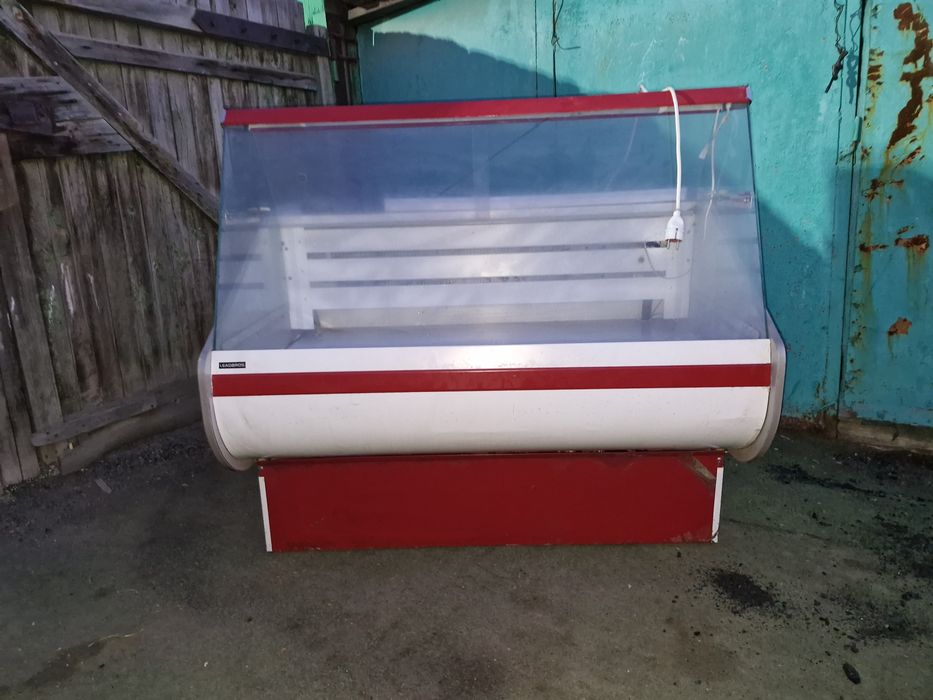 Холодильник витринный