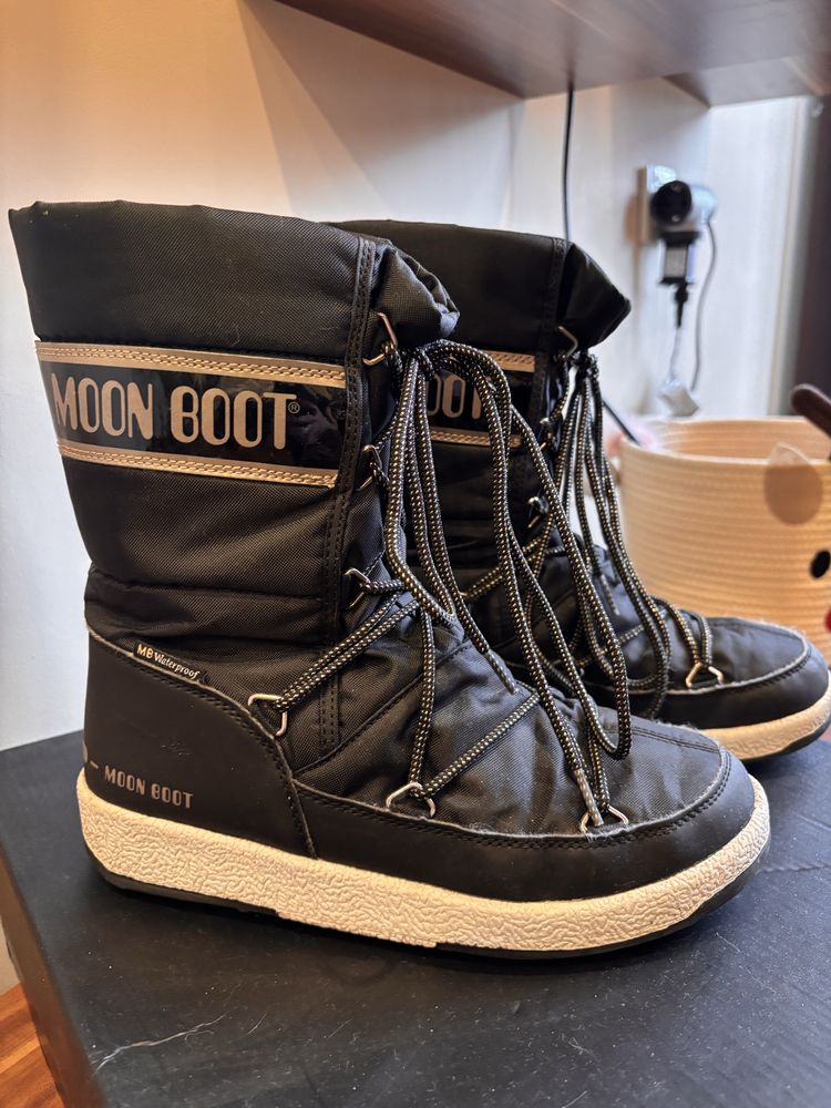 Зимни боти Moon Boot