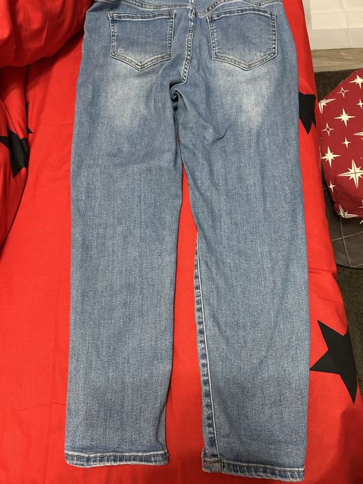 Blugi elastici moderni