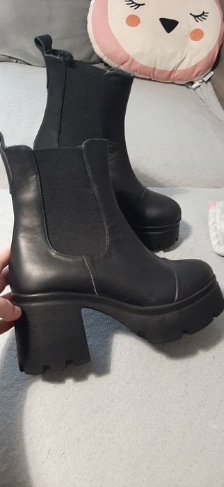 Ghete noi ,marimea 36