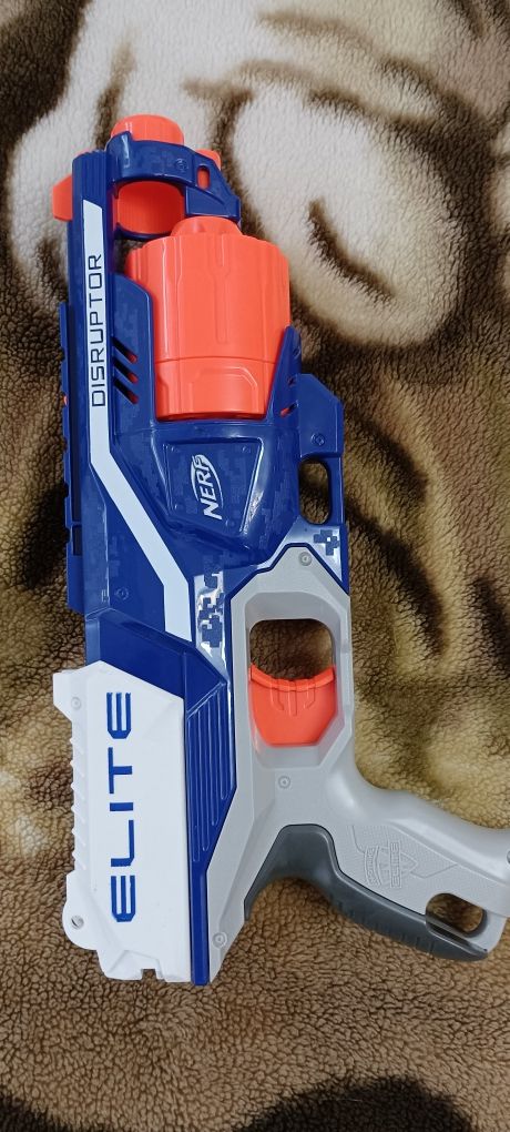 Nerf пистолет момчета