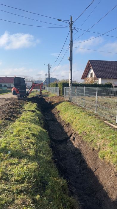 Execut lucrai cu miniexcavator și transport basculabil, inchiriez