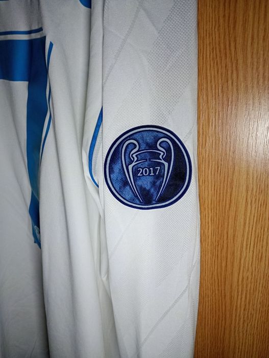 Vând bluză Real Madrid Cristiano Ronaldo 2018 preț negociabil