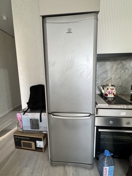 Холодильник срочно продам