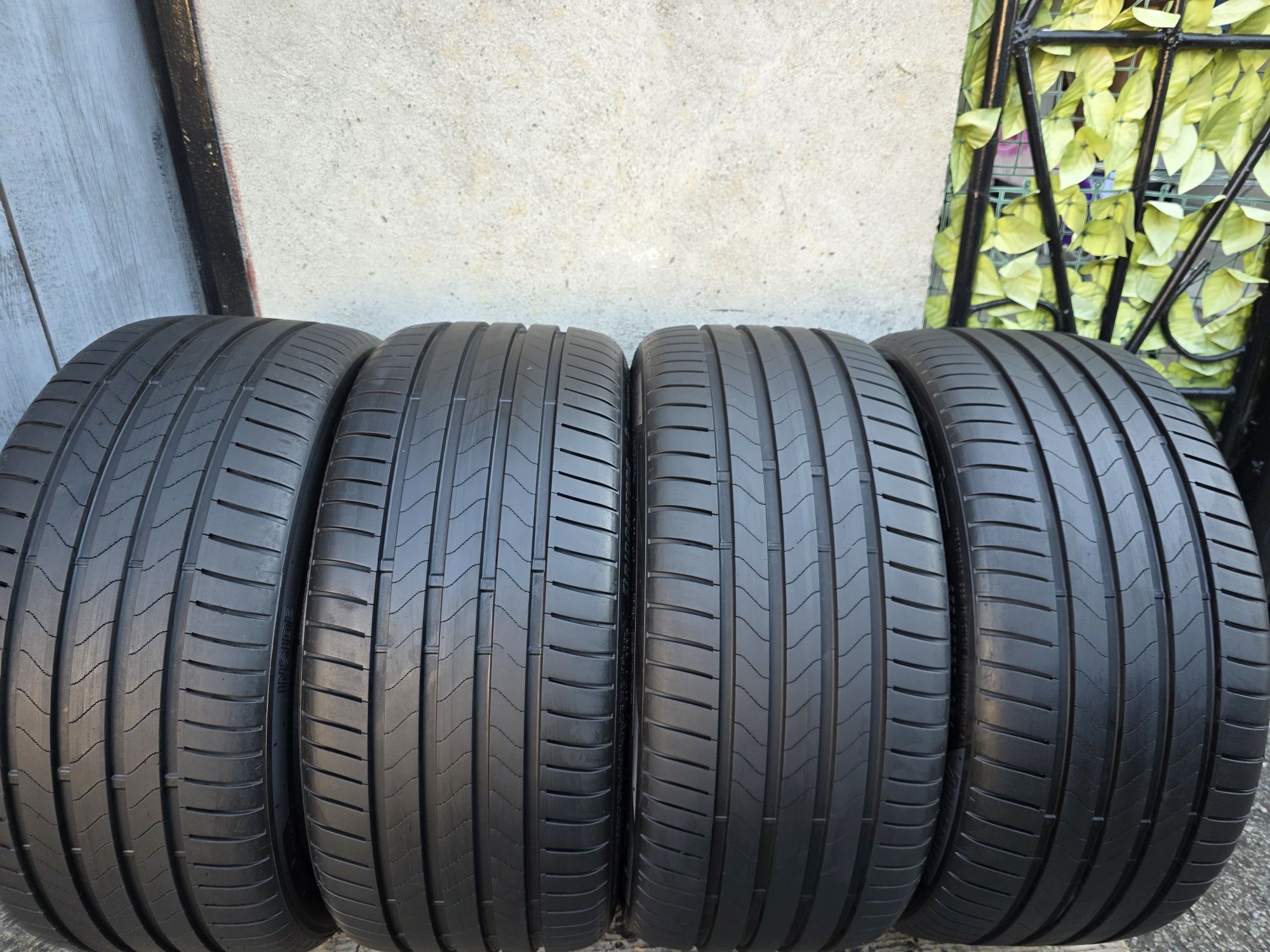 Vând patru anvelope de vara Bridgestone  turanza 6. 255 35 20 dot 0624