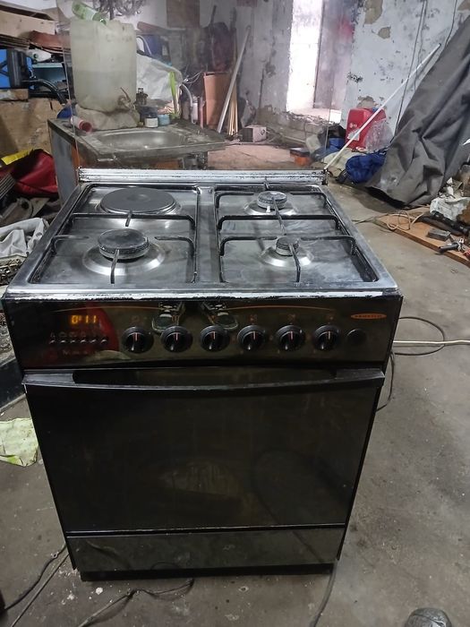 Газовая плита с духовкой