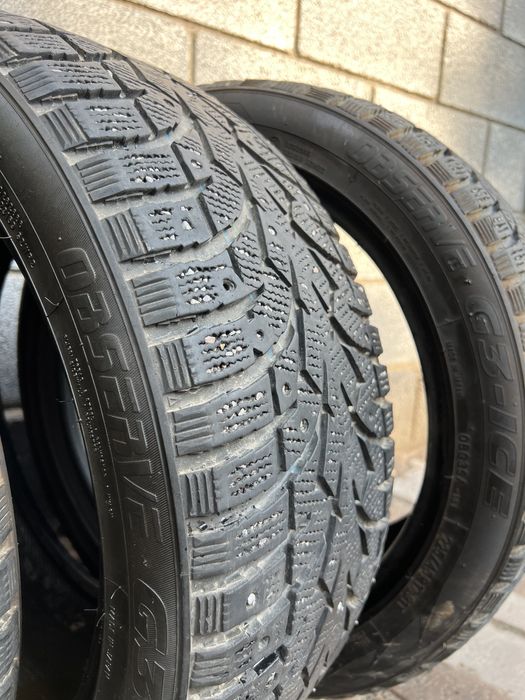 Зимние шипованные Toyo 225/45/17