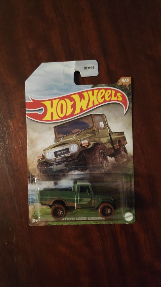 Hot Wheels  Mud Runners Set