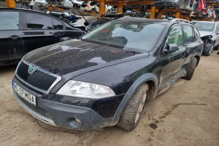 plansa de bord oglinda stanga dreapta far stop prag praguri planetara etrier calaret bascula brat fuzeta  Skoda octavia 2  scout 4x4 motor 2.0tdi BMM Dezmembrez