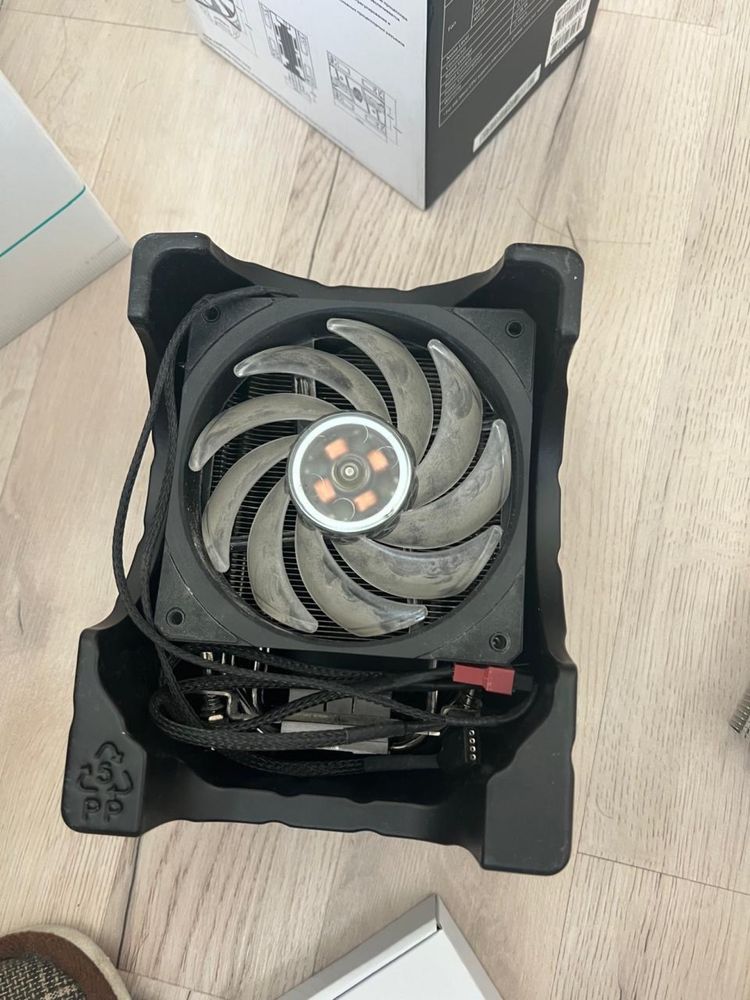 hyper 212 led продам куллер в отличном состоянии