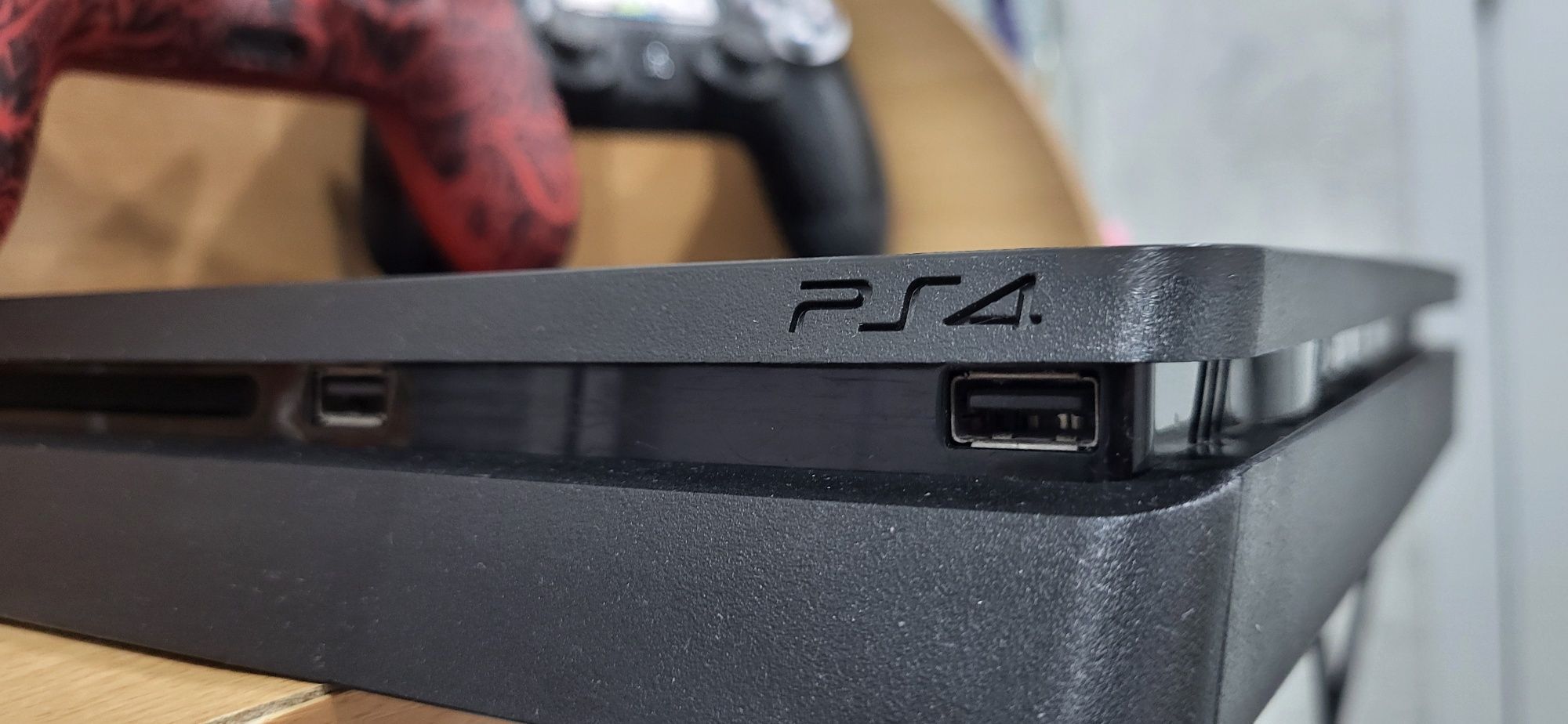 Playstation 4 в идеальном состоянии