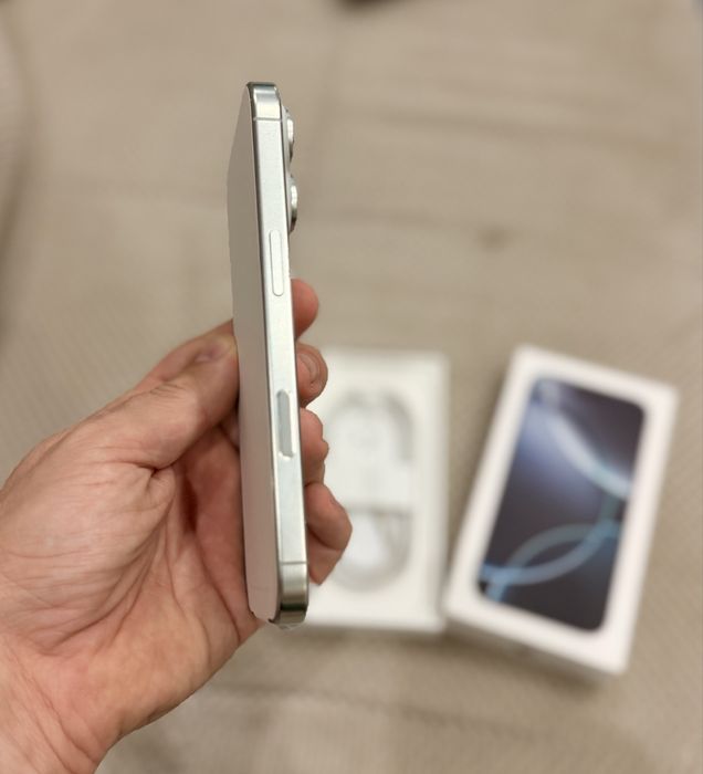 Iphone 16 pro Silver 128gb
