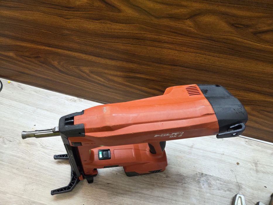 Pistol de batut cuie in beton si metal  Hilti BX 3