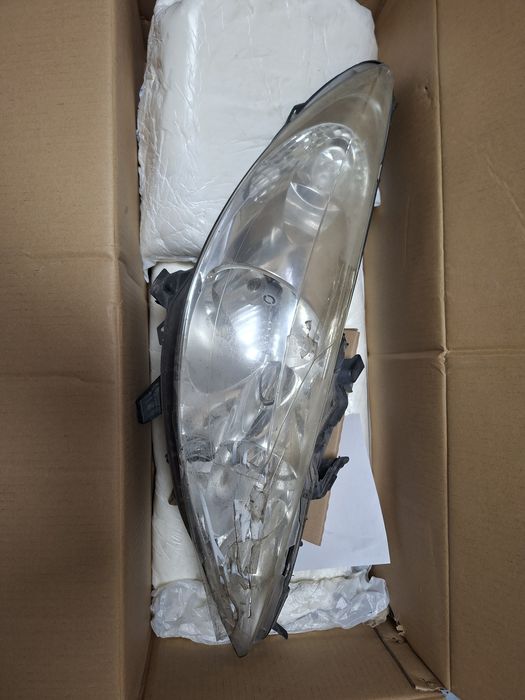 Far dreapta peugeot 207 sw 1.4 2009